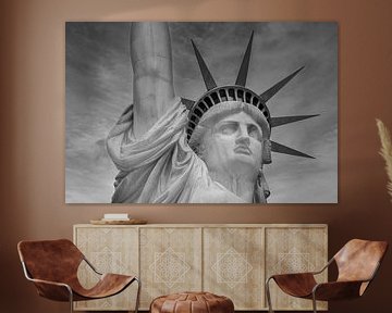 NEW YORK CITY Vrijheidsbeeld Monochroom van Melanie Viola