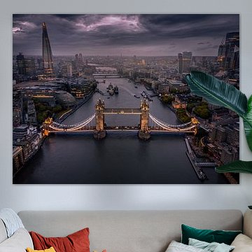 Unauffällige Luftaufnahme von der Tower Bridge in London von Jan Hermsen