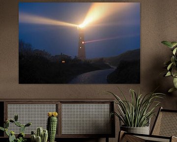 Leuchtturm Schiermonnikoog in den Dünen in einer nebligen Nacht von Sjoerd van der Wal Fotografie