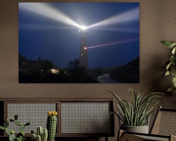 Vuurtoren van Schiermonnikoog in de duinen tijdens een mistige nacht van Sjoerd van der Wal Fotografie