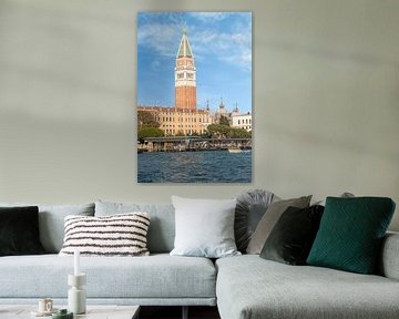 Venetië - Uitzicht over het water naar de Campanile (toren van San Marco)