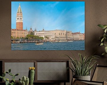 Venedig - Blick über das Wasser auf den Markusplatz von t.ART