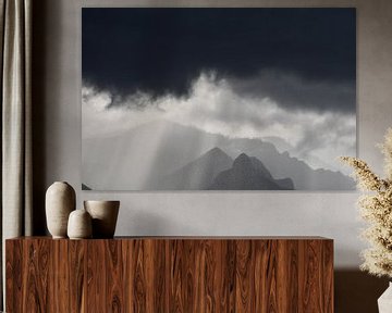 Dreigende wolken boven Pinaleno Mountains van Bernard van Zwol