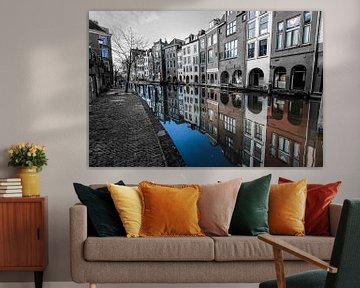 Kleur spiegeling van een zwart-wit beeld van de oudergracht in Utrecht van Wout Kok
