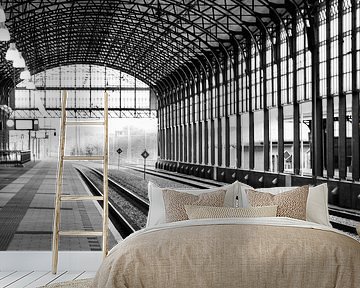 Den Haag Bahnhof Hollands Spoor ohne Zug in schwarz-weiß