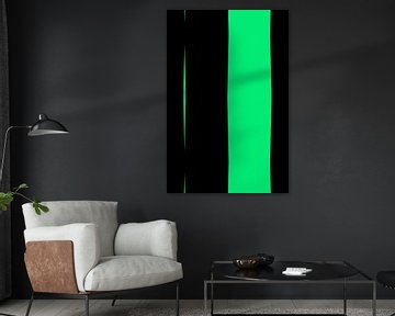 Digitale kunst met verticale strepen in groen en zwart. van Ans Houben