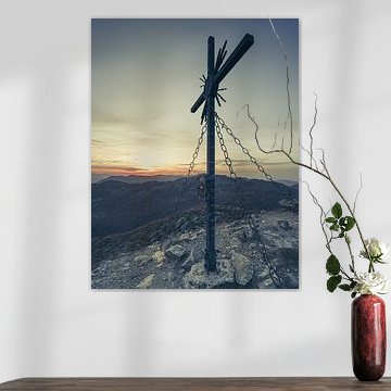 Kruis met zonsondergang