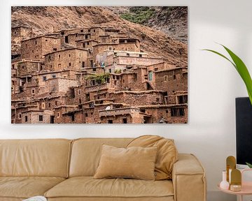 Uit leem opgetrokken kameleon dorp in het midden atlas gebergte in Marokko van Wout Kok