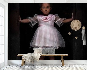 Nepalees meisje verkleed als ballet danseres in tutu in Kathmandu Nepal van Wout Kok