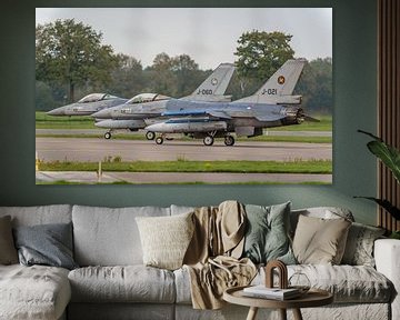 Twee KLu F-16's in afwachting om te vertrekken. van Jaap van den Berg