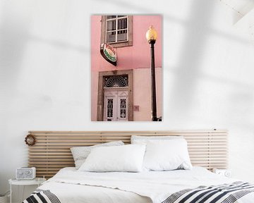 Porte rose pastel dans une maison | Photo de voyage et d'architecture de Porto Portugal sur Karijn | Fine art Natuur en Reis Fotografie