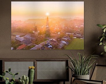 Zonsopkomst boven Eenrum van Droninger
