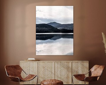 Reflectie op het water van de bergen, Trondelag