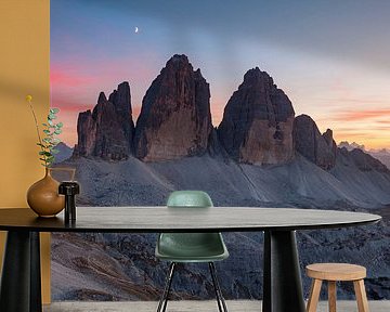 Dromerige zonsondergang met de Drie Toppen, Dolomieten.
