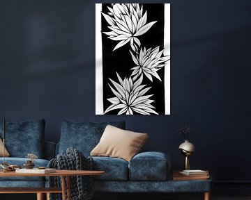 Schwarz-weiße stilisierte weiße Blume - figurativer Kunstdruck von Lily van Riemsdijk - Art Prints with Color