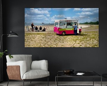 Eiscreme-Wagen am Strand von Lemmer, Friesland von Digital Art Nederland