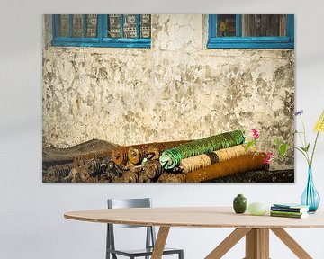 Photo minimaliste de la maison d'un pêcheur avec des coquilles d'huîtres sur Frans Scherpenisse