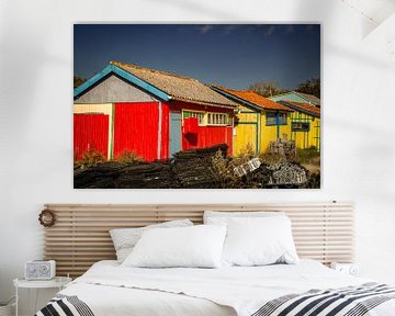 Chalets de pêcheurs colorés sur l'île d'Oléron sur Frans Scherpenisse