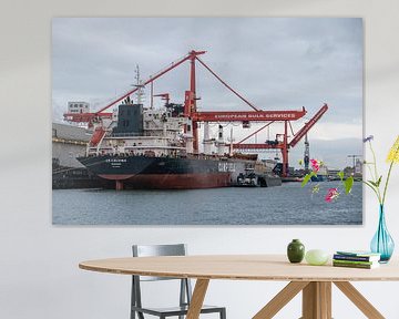 Zeeschip in de haven van Rotterdam van Janny Beimers