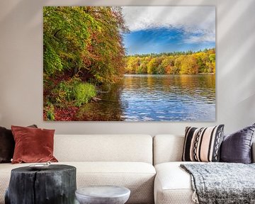 Blick über den See Schmaler Luzin auf die herbstliche Feldberge von Rico Ködder