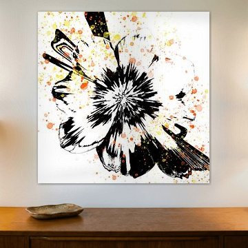 Fleur noire et blanche avec des éclaboussures de peinture, abstraite