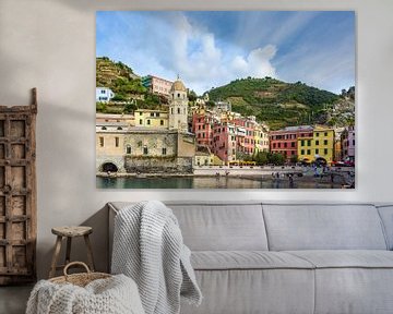 de haven van Vernazza, Cinque Terre, Italie van Mark Scholten