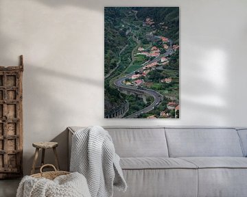 Bergstraße auf Madeira von Eric Hokke