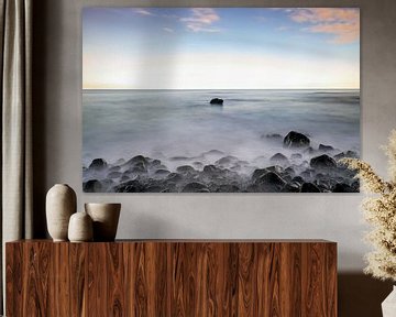 Einsamer Stein im Meer von Eric Hokke