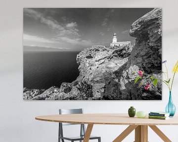 Leuchtturm Cavalleria auf der Insel Menorca in schwarzweiss. von Manfred Voss, Schwarz-weiss Fotografie