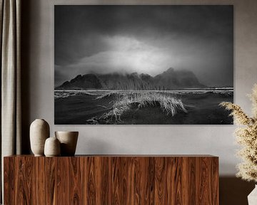 Black beach by the sea in Iceland in black and white. by Manfred Voss, Schwarz-weiss Fotografie
