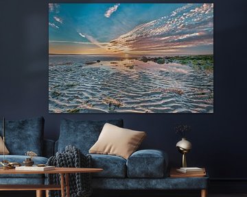 strand en de Noordzee bij een zonsondergang van eric van der eijk