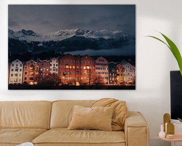 Charakterhäuser in Innsbruck mit Bergen von Travel.san