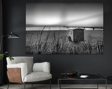 Plage de Scharbeutz sur la mer Baltique au lever du soleil en noir et blanc. sur Manfred Voss, Schwarz-weiss Fotografie