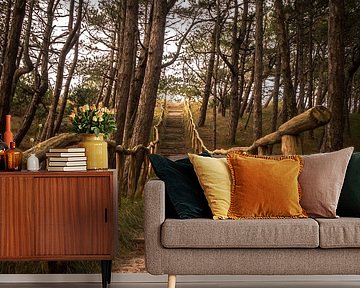 De trap naar boven in het bos van Martijn Tilroe