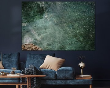 Groenblauw water met vissen en bellen