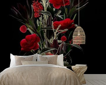 Rode bloemen in vaas van Klaartje Majoor