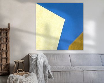 Linear abstract in three colors