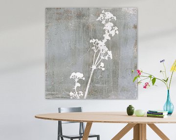 Blume. Botanische Illustration im Retro-Stil in weiß auf rostbraun grau von Dina Dankers