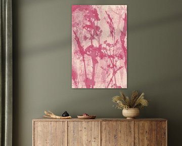 Abstract Botanisch. Bloemen, planten en grassen in pastel magenta