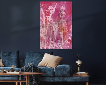 Abstract botanisch. Bloemen, planten en grassen in pastel roze, magenta, rood, roest van Dina Dankers
