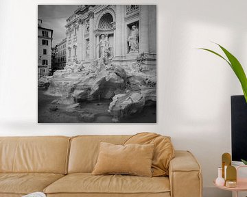 Italië in vierkant zwart wit, Rome - Trevi Fontein van Teun Ruijters