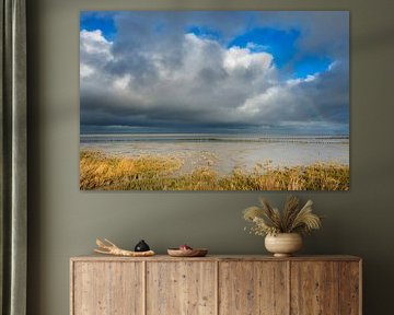 Wolken  boven Waddenzee bij Holwerd tijdens laag water van Marcel van Kammen