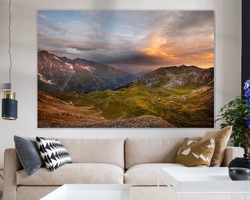 Zonsopkomst boven de bergen van  Hohe Tauern National Park in Oostenrijk van Marcel van Kammen