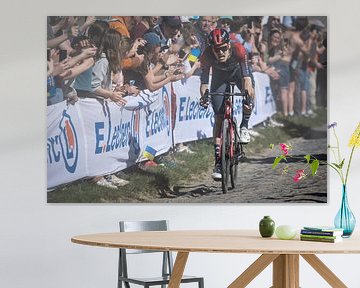 Dylan van Baarle wint Parijs - Roubaix