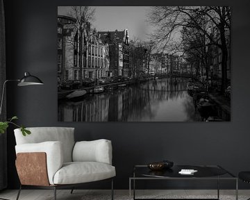 Black-and-white photo of the Oudezijds Voorburgwal in Amsterdam by Phillipson Photography