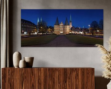Lübeck Holstentor - Panorama de la ville à l'heure bleue