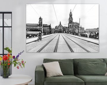 Vanaf de augustusbrug in Dresden blik op Hofkerk en oude centrum