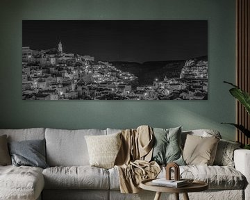 Matera - Skyline at night  in black and white II van Teun Ruijters