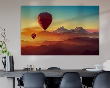 Heißluftballons mit Bergen im Sonnenuntergang Illustration von Animaflora PicsStock