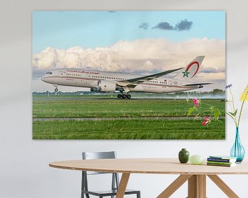 Royal Air Maroc Boeing 787-8 Dreamliner stijgt op. van Jaap van den Berg